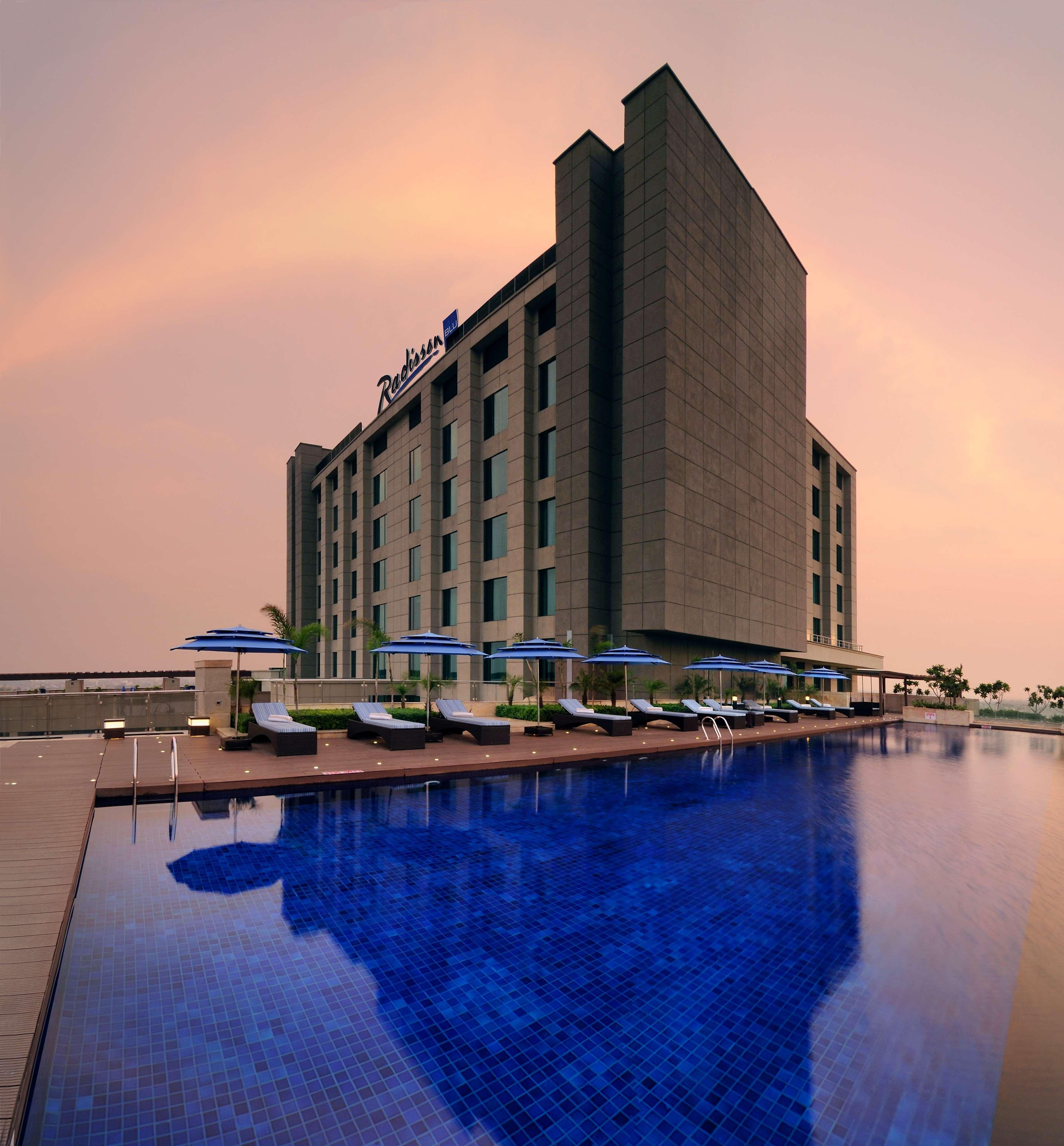 Radisson Blu Hotel New Delhi Paschim Vihar Eksteriør billede